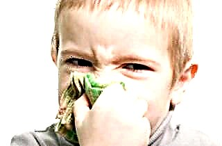 The child has green snot