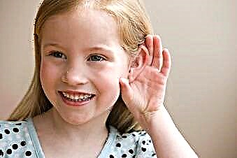 Hoe het oor van een kind thuis te behandelen?