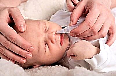 Rensning af næsen på en nyfødt